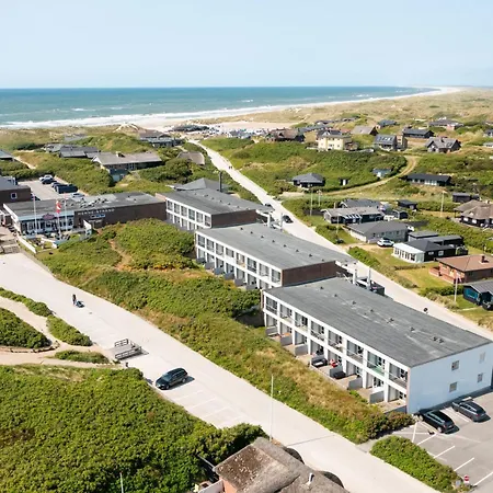 Paen Beliggende I Stuen Sj3118 Daire Henne Strand
