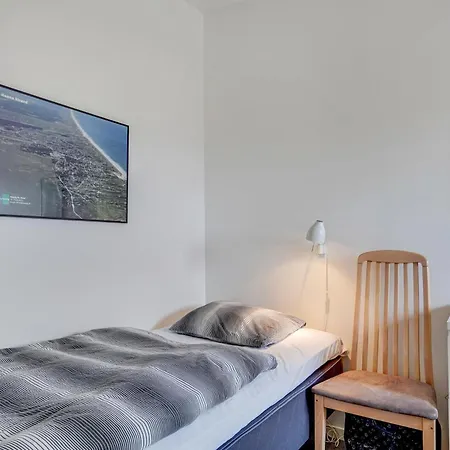 Paen Beliggende I Stuen Sj3118 Daire Henne Strand